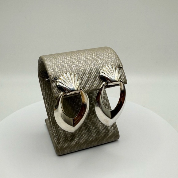 Elegant Sterling Silver Shell Earrings - Picture 1 of 8